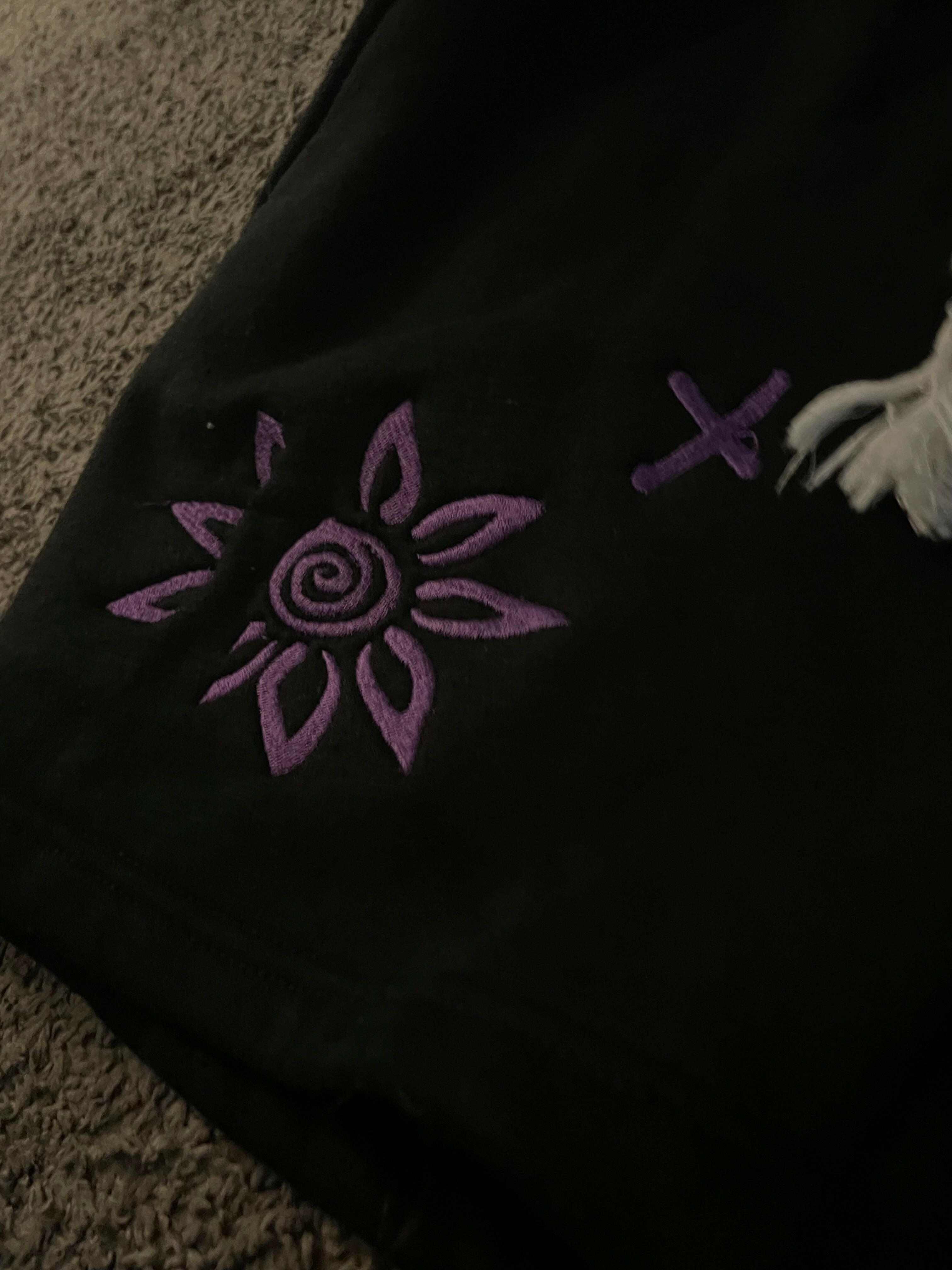 Black shorts with purple embroidered WISE FLOWER X design in cotton polyester fabric
